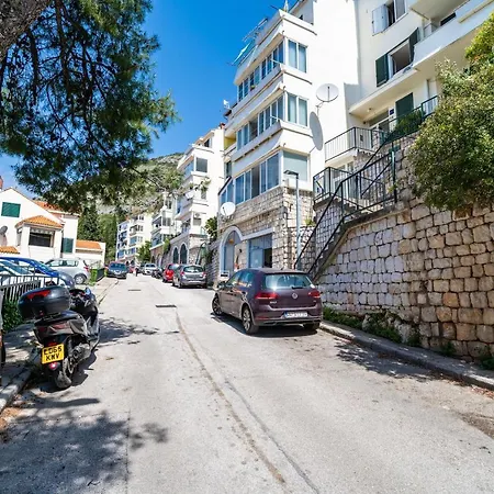 Bakus Apartament *